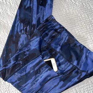Super Cute LAYERS Blue Patterned Leggings with Large Side Pockets Size Medium